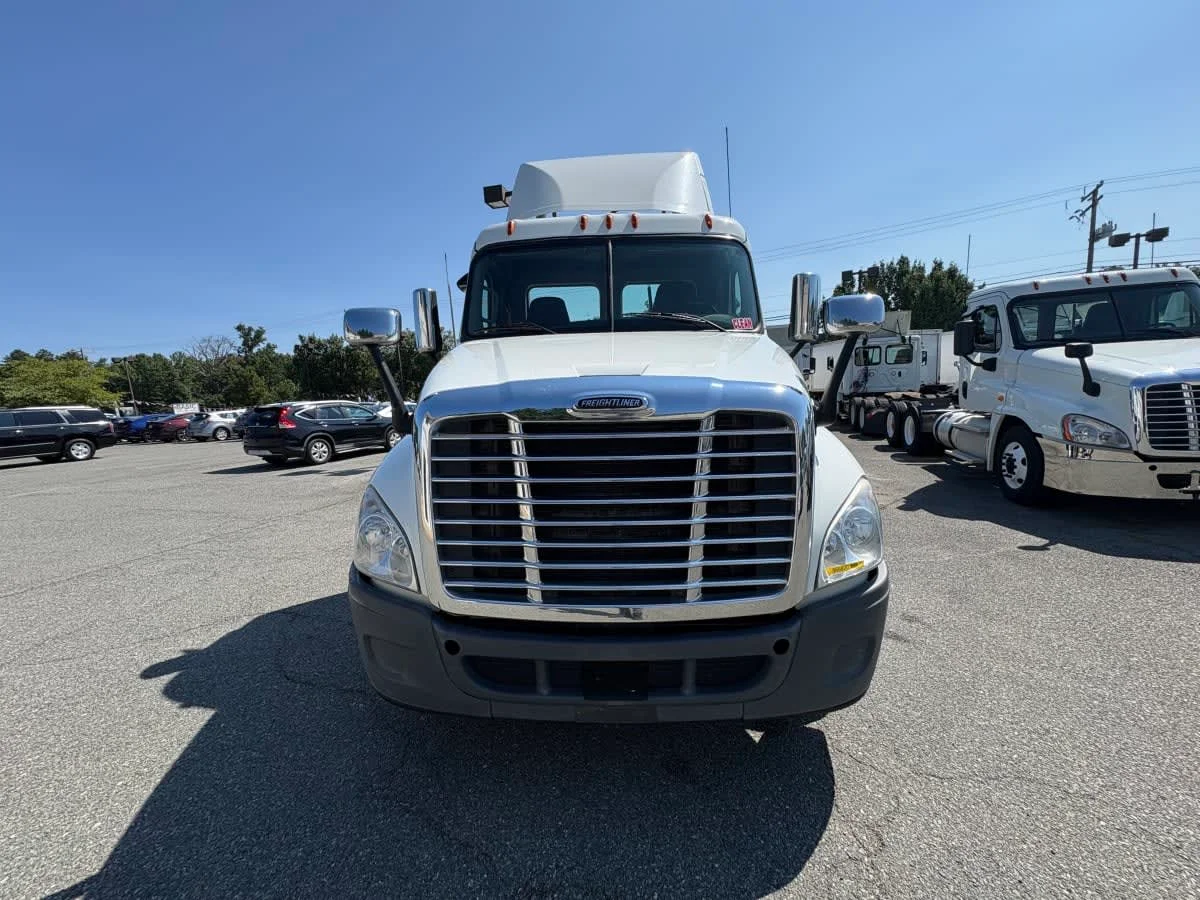 2019 Freightliner Cascadia in Ashland, VA — photo 2
