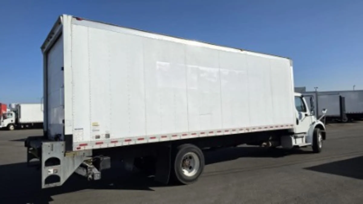 2018 Freightliner M2 106 in Tacoma, WA — photo 4