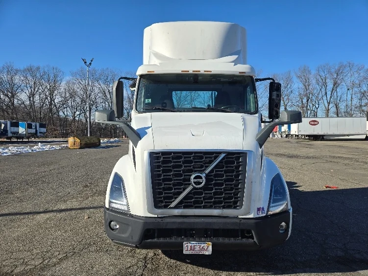 2020 Volvo VNR 640 in Springfield, MA — photo 2