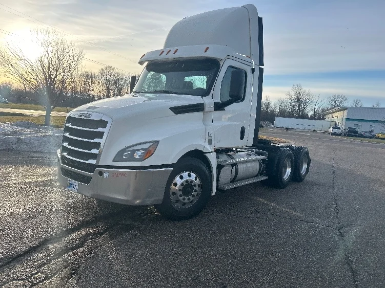 2019 Freightliner in Lansing, MI — photo 3