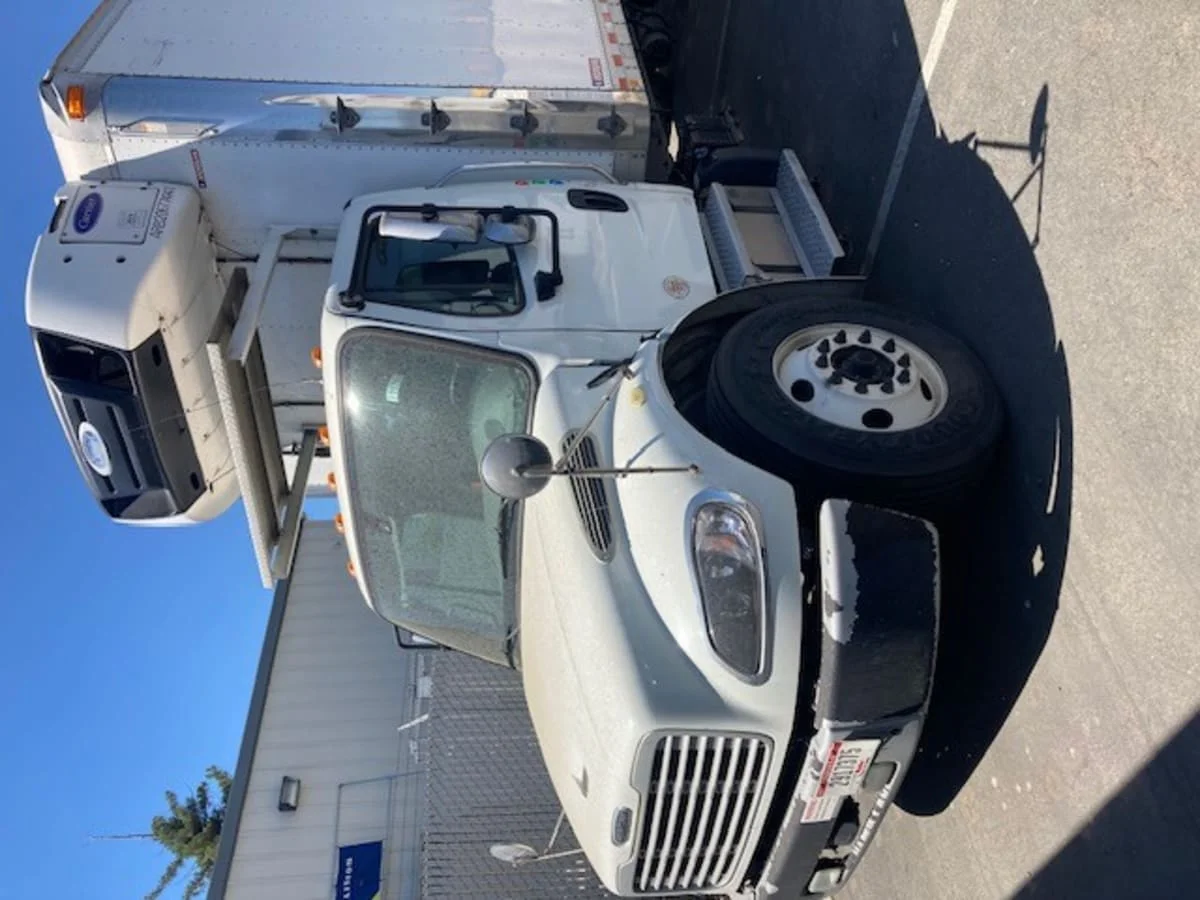 2020 Freightliner M2 106 - image 2
