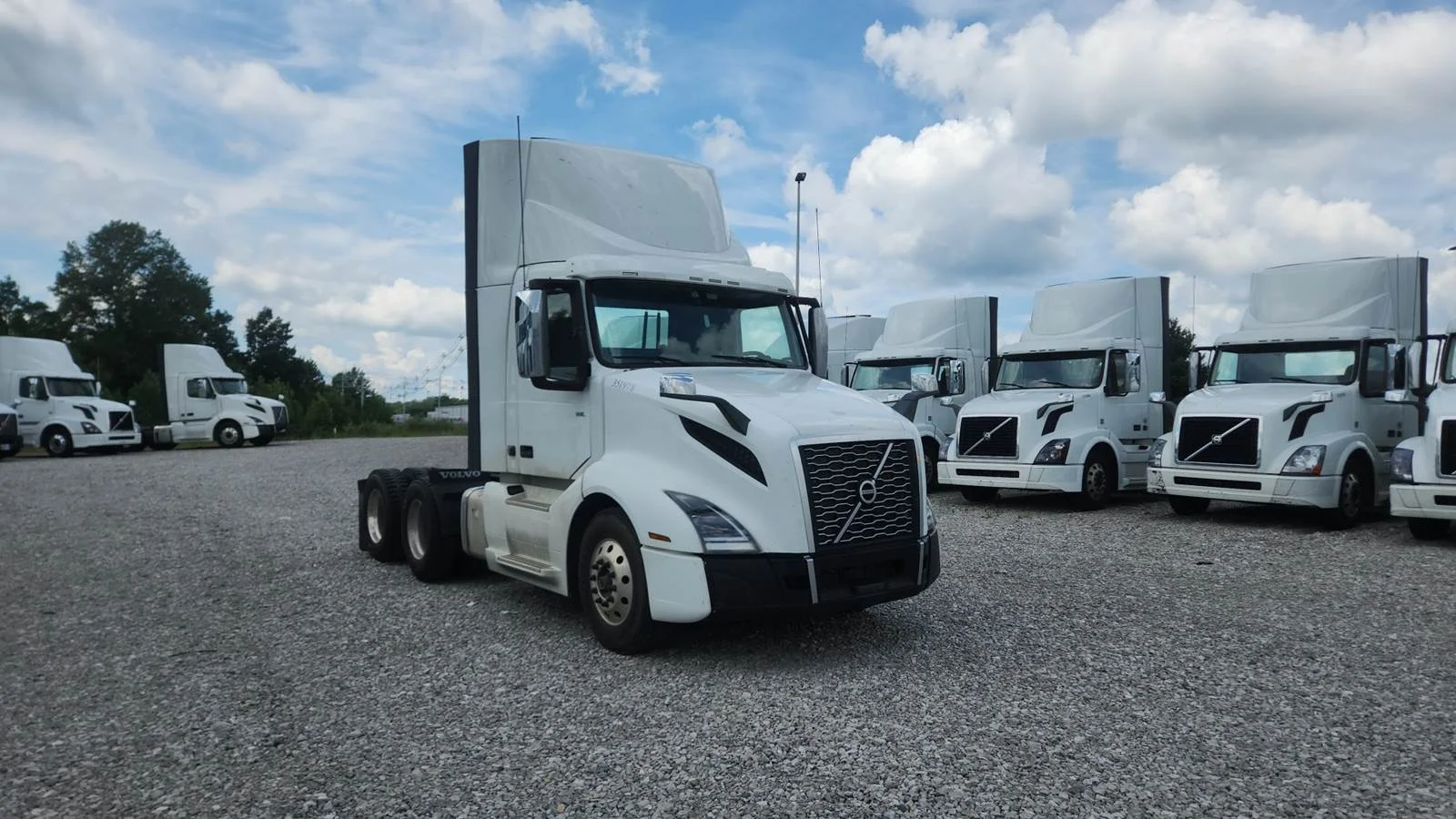 2019 Volvo VNL 300 in London, KY