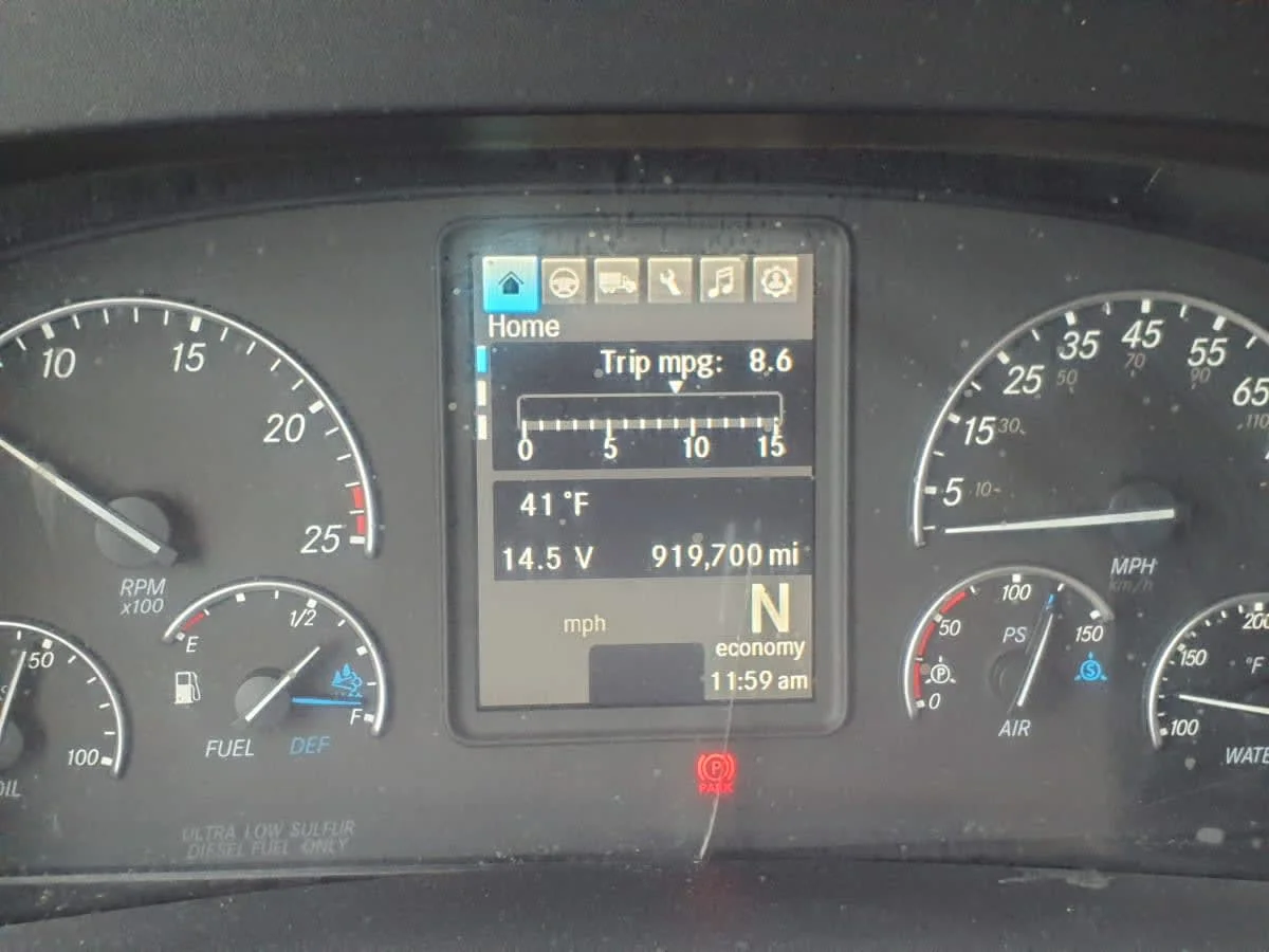 2020 Freightliner Cascadia in Oak Creek, WI — photo 12