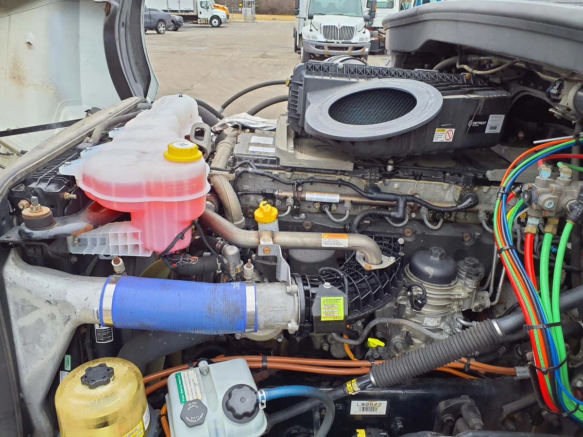 2020 Freightliner Cascadia in Oak Creek, WI — photo 9