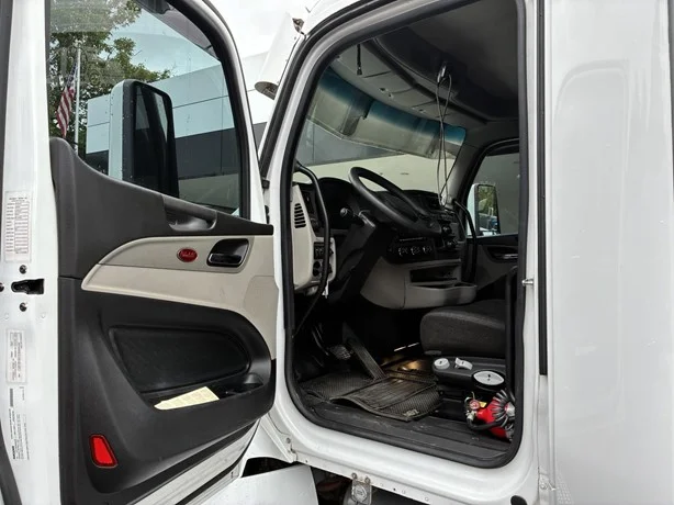2024 Peterbilt 567 in Portland, OR — photo 11