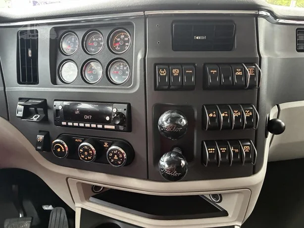 2024 Peterbilt 567 in Portland, OR — photo 14
