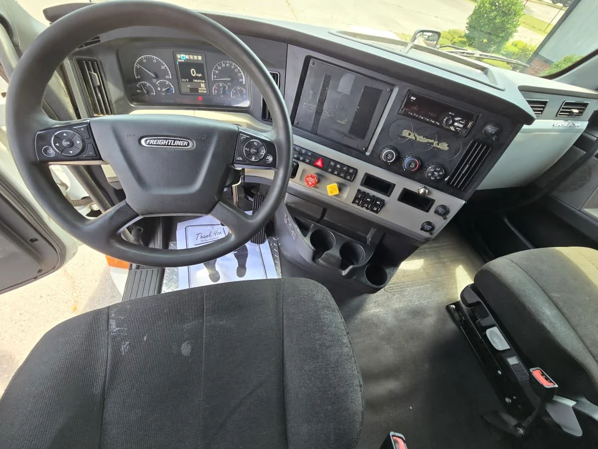 2020 Freightliner Cascadia in North Little Rock, AR — photo 7