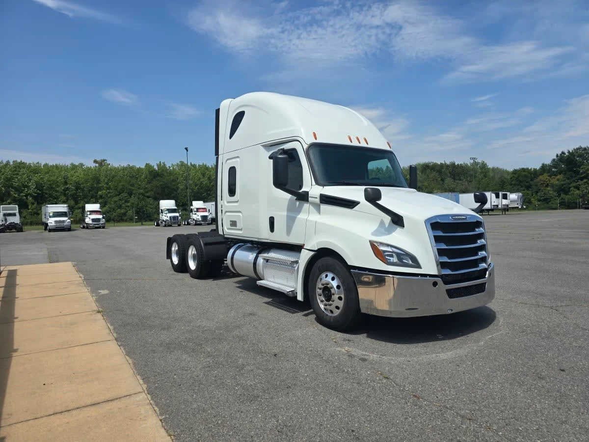 2020 Freightliner Cascadia in North Little Rock, AR — photo 3