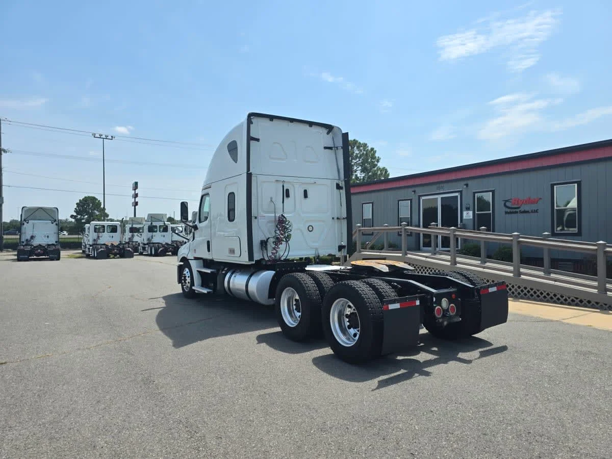2020 Freightliner Cascadia in North Little Rock, AR — photo 6