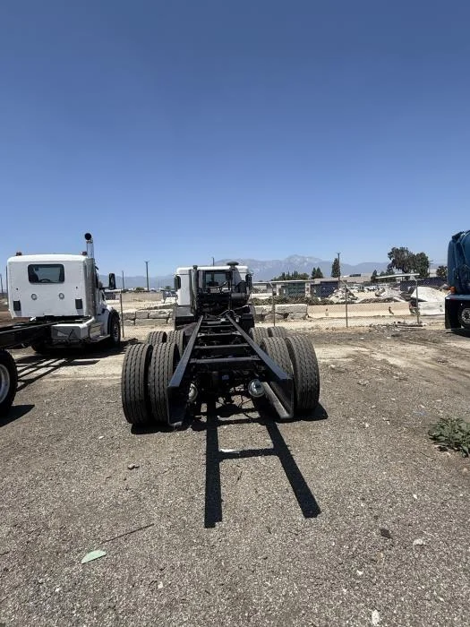 2025 Peterbilt 520 in Los Angeles, CA — photo 4