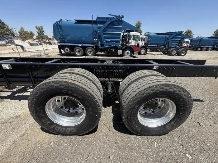 2025 Peterbilt 520 in Los Angeles, CA — photo 11
