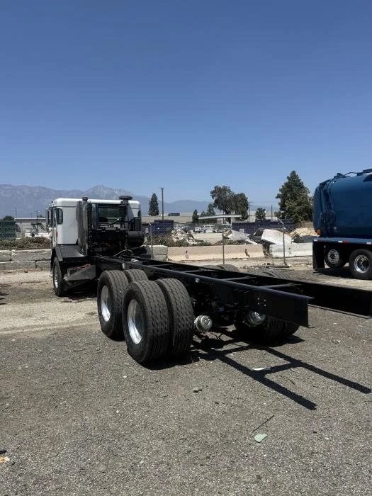 2025 Peterbilt 520 in Los Angeles, CA — photo 6