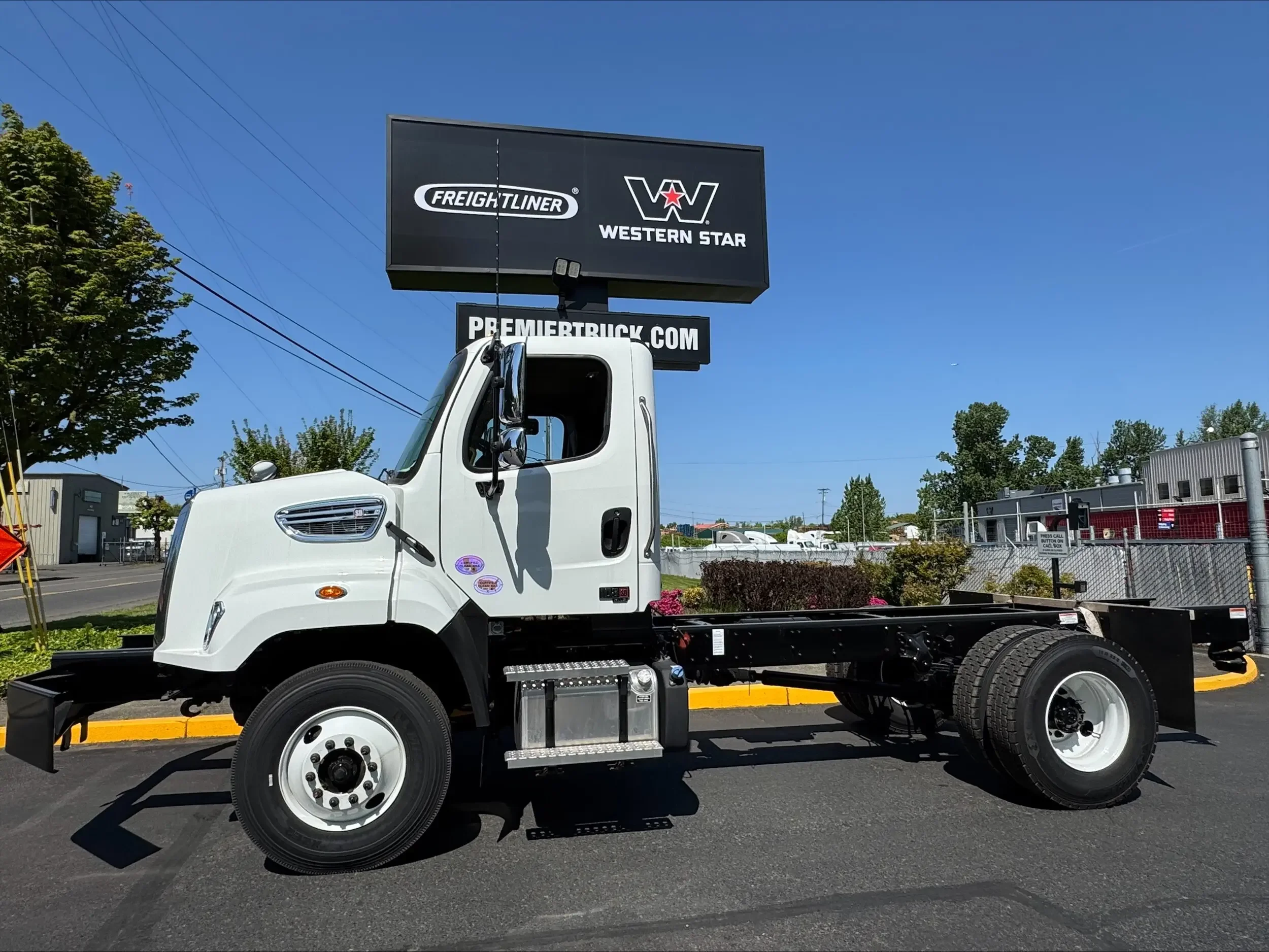 2025 Freightliner 108SD - image 5