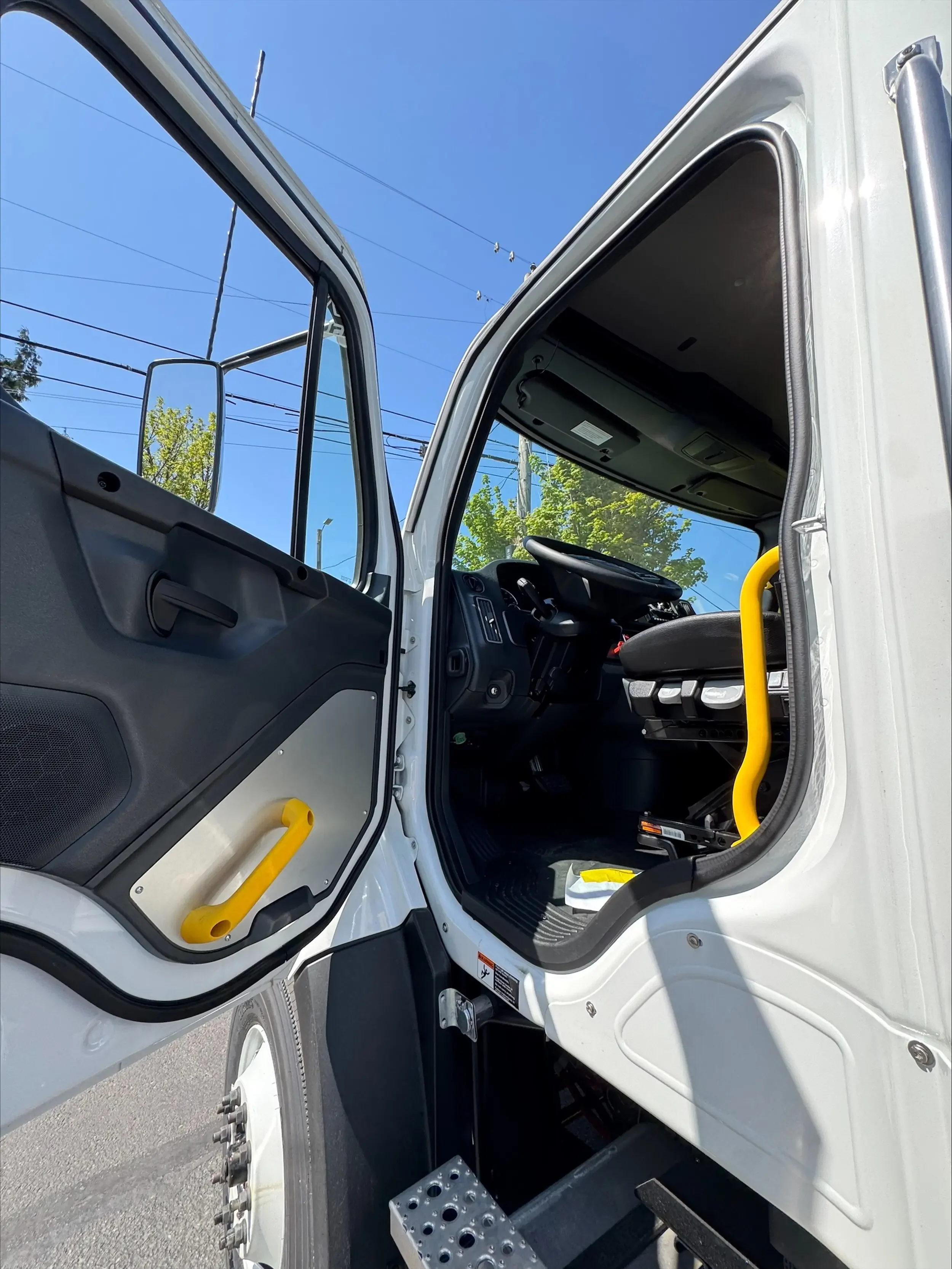 2025 Freightliner 108SD - image 9