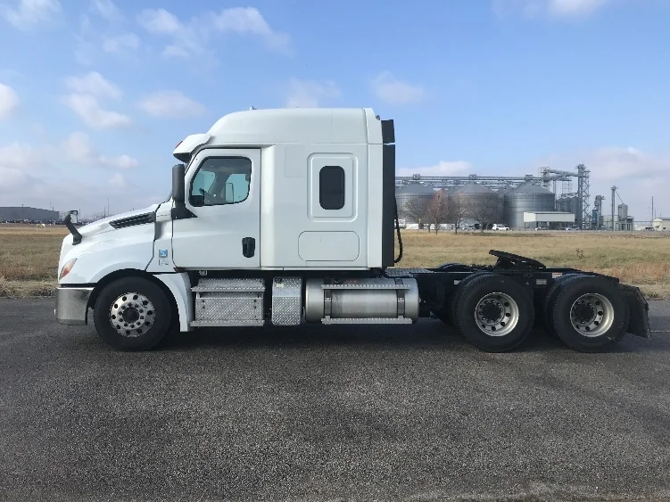 2020 Freightliner Cascadia - image 4
