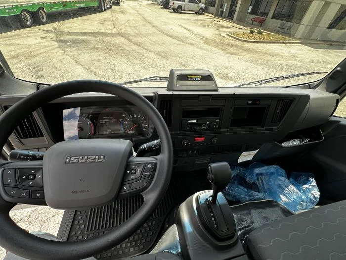 2025 Isuzu NPR - image 11