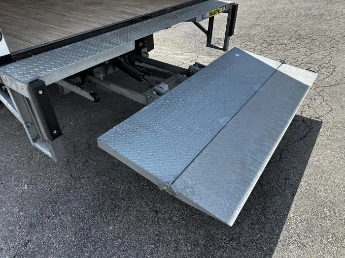 2025 Isuzu NPR - image 8