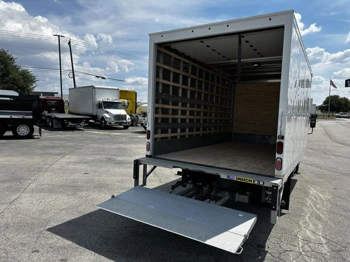 2025 Isuzu NPR - image 7