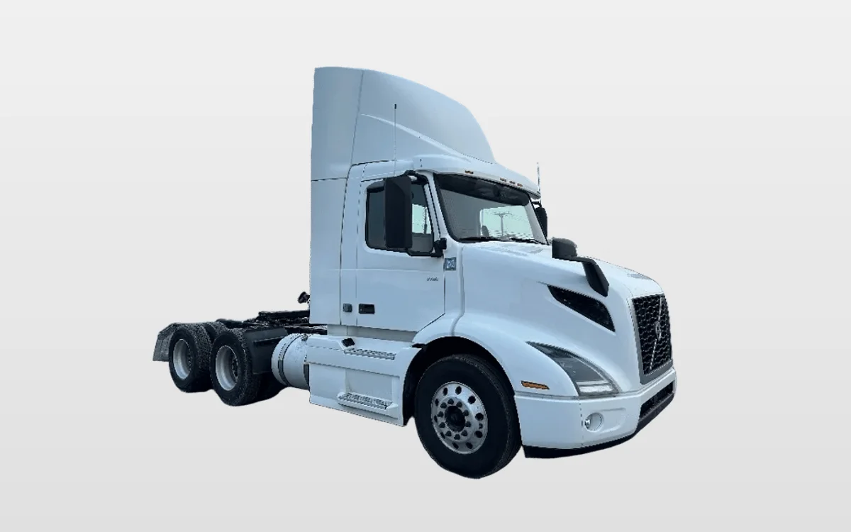 2021 Volvo VNR 640 - image 1
