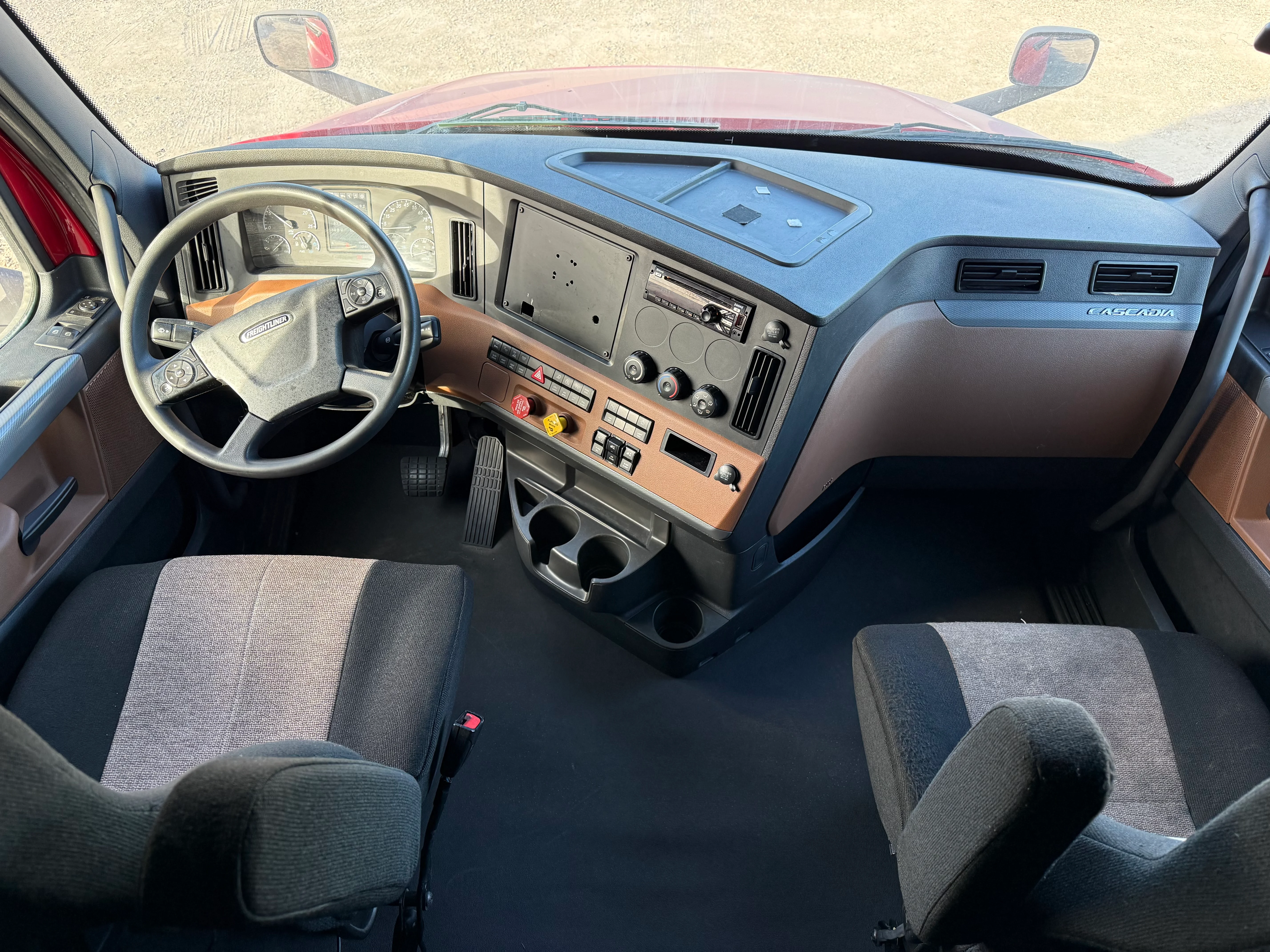 2021 Freightliner Cascadia in San Diego, CA — photo 15