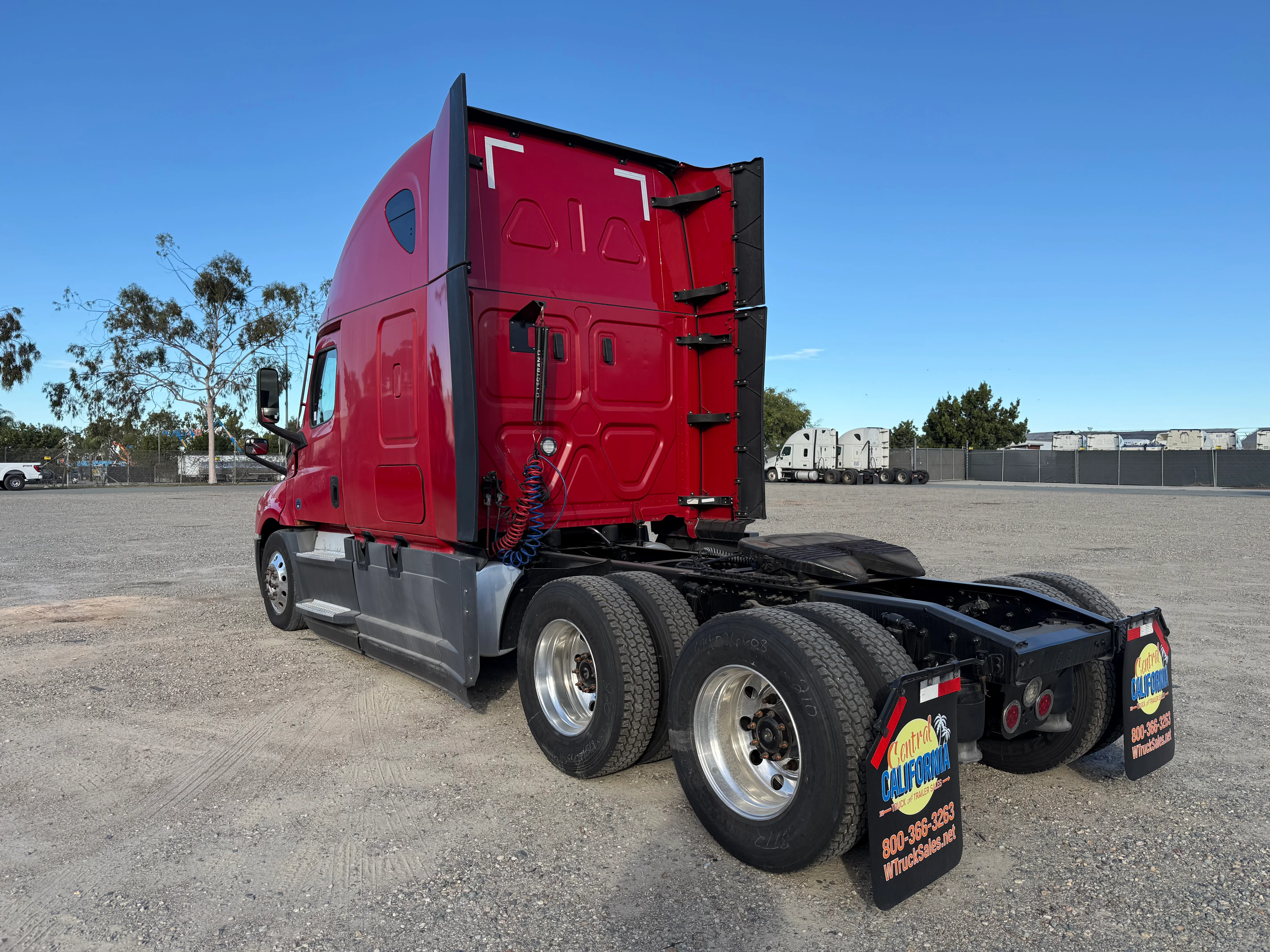 2021 Freightliner Cascadia in San Diego, CA — photo 4