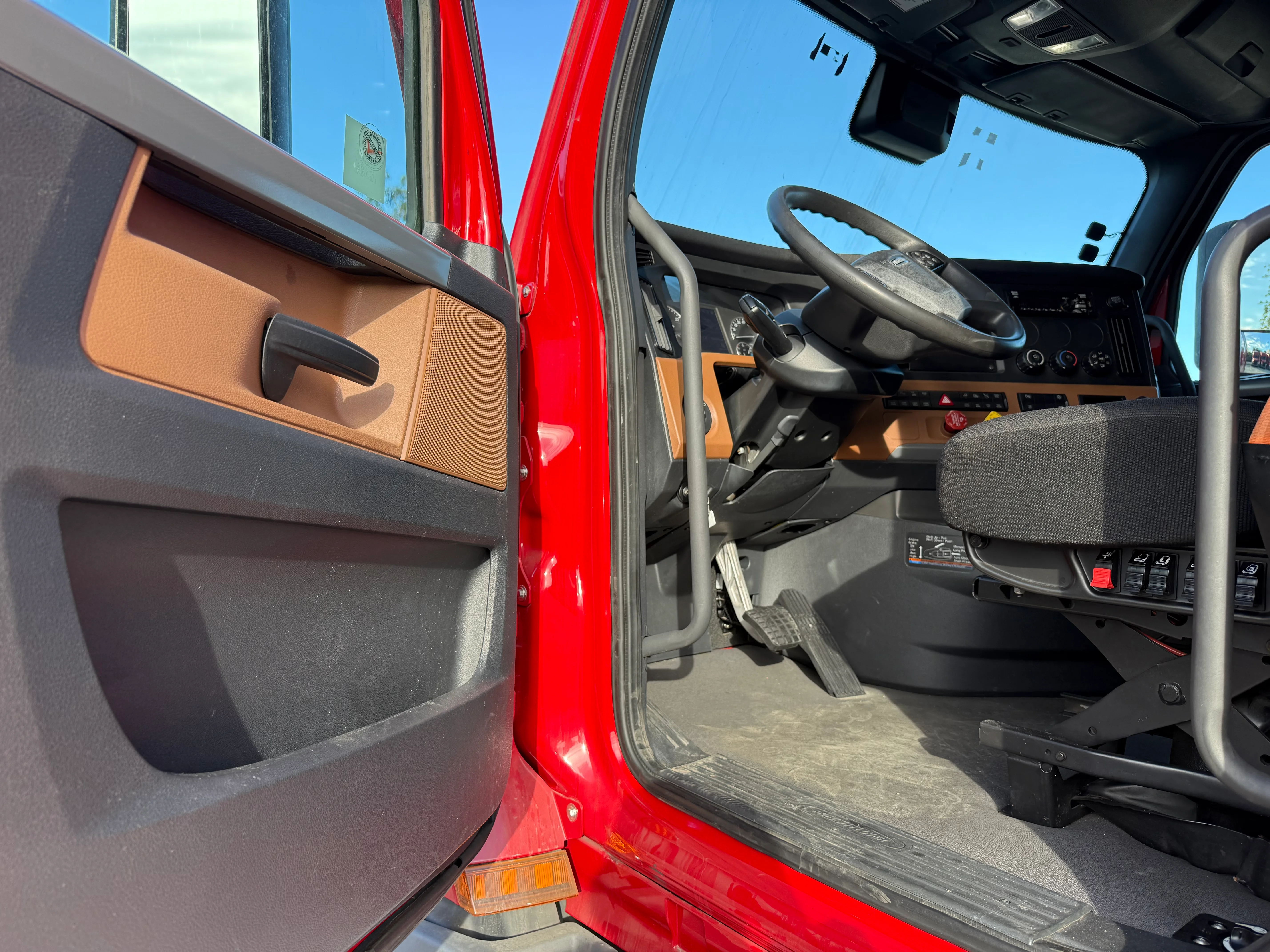 2021 Freightliner Cascadia in San Diego, CA — photo 18