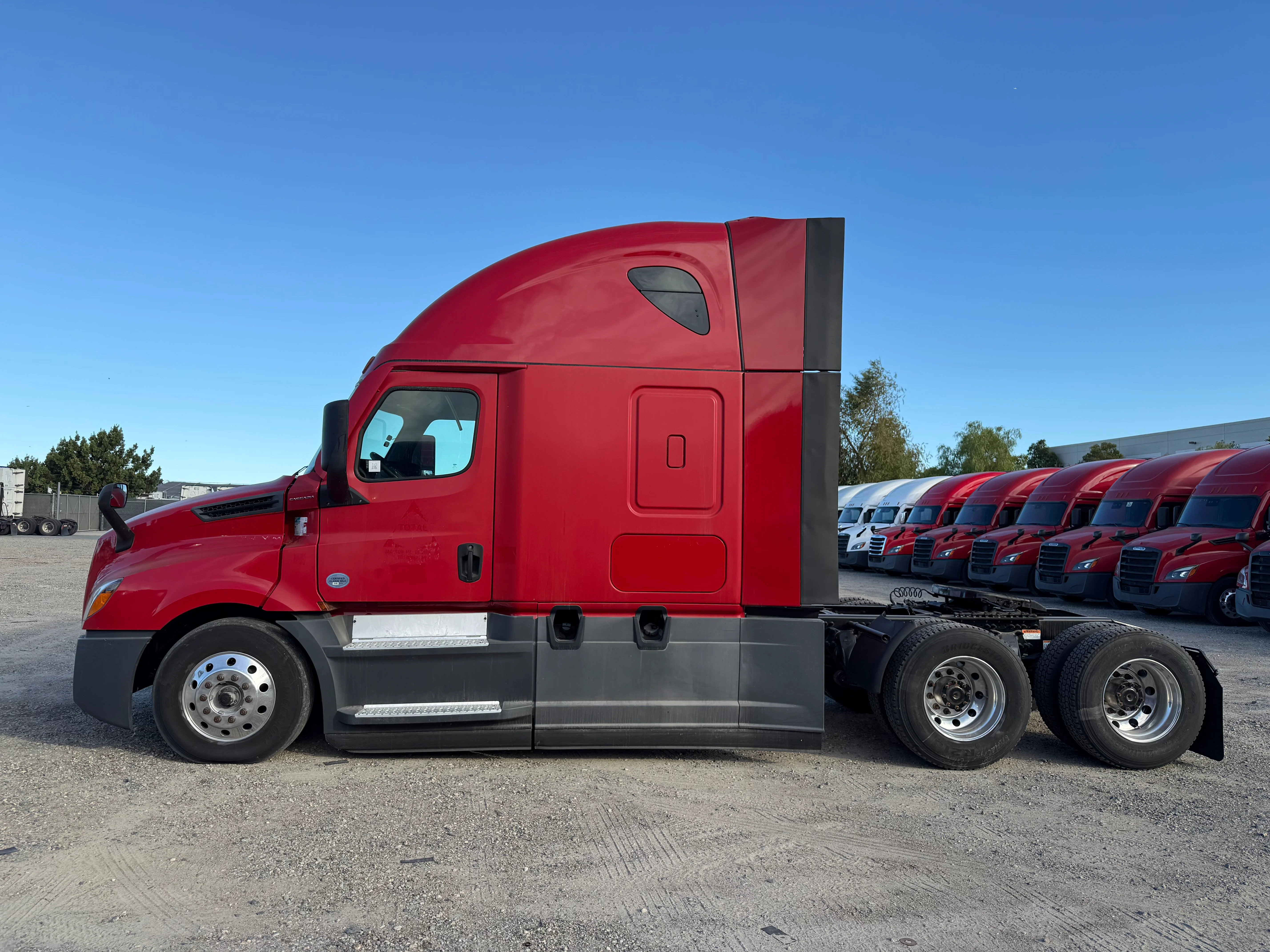 2021 Freightliner Cascadia in San Diego, CA — photo 3