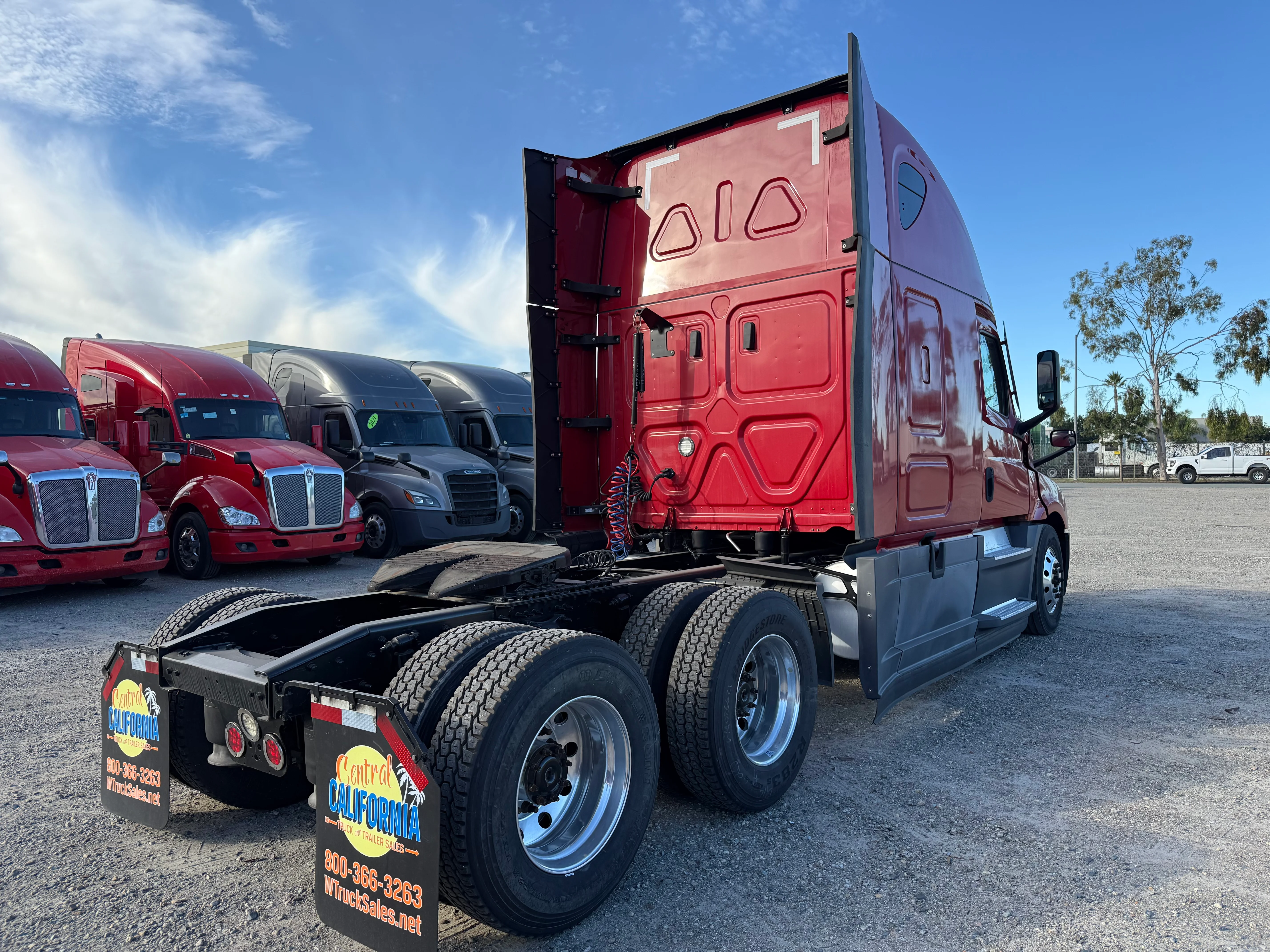 2021 Freightliner Cascadia in San Diego, CA — photo 6