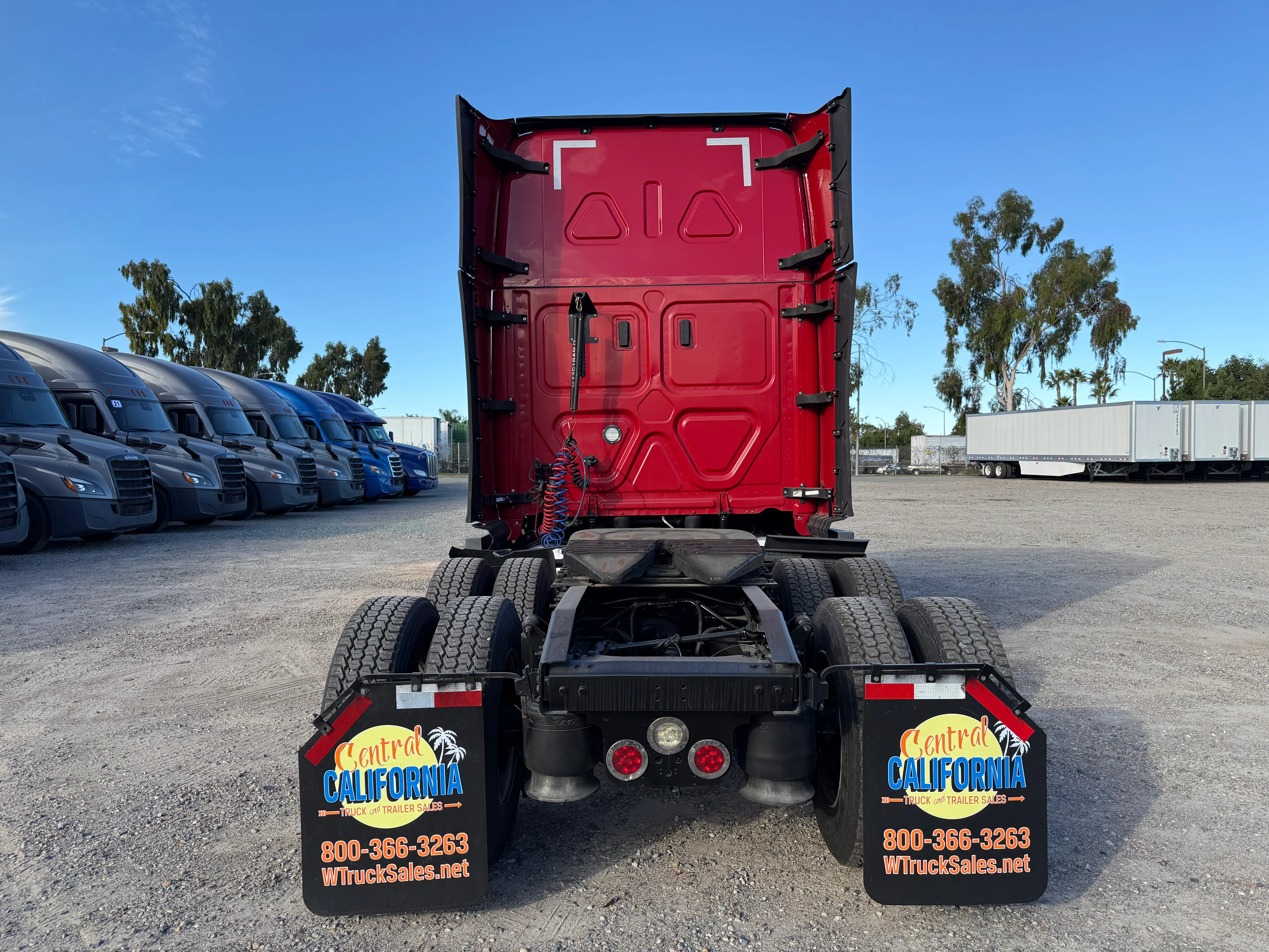 2021 Freightliner Cascadia in San Diego, CA — photo 5