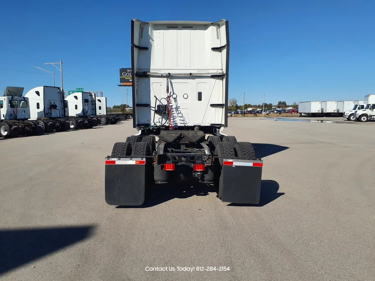 2019 International LT - image 5