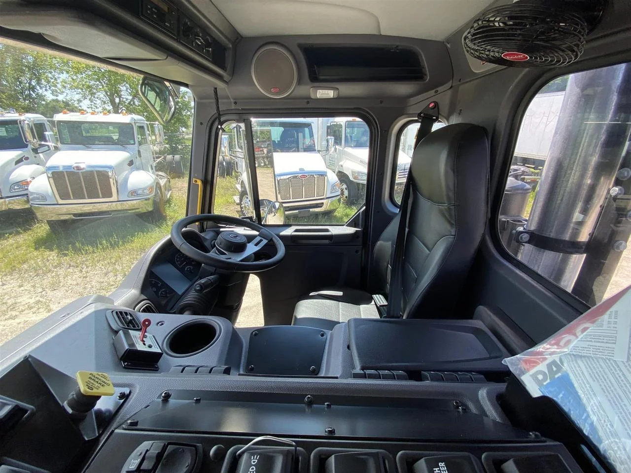 2025 Peterbilt 520 - image 8