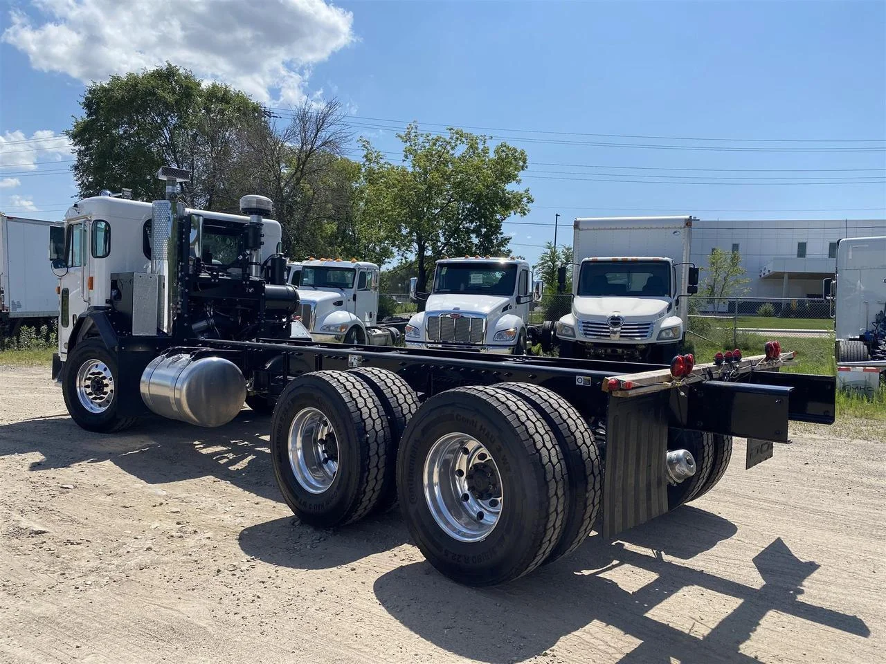 2025 Peterbilt 520 - image 4