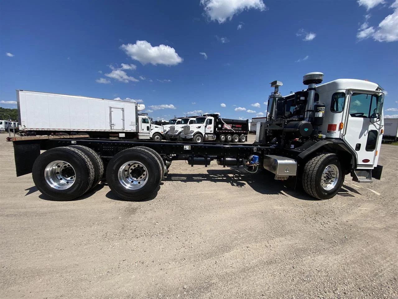 2025 Peterbilt 520 in Fargo, ND — photo 3