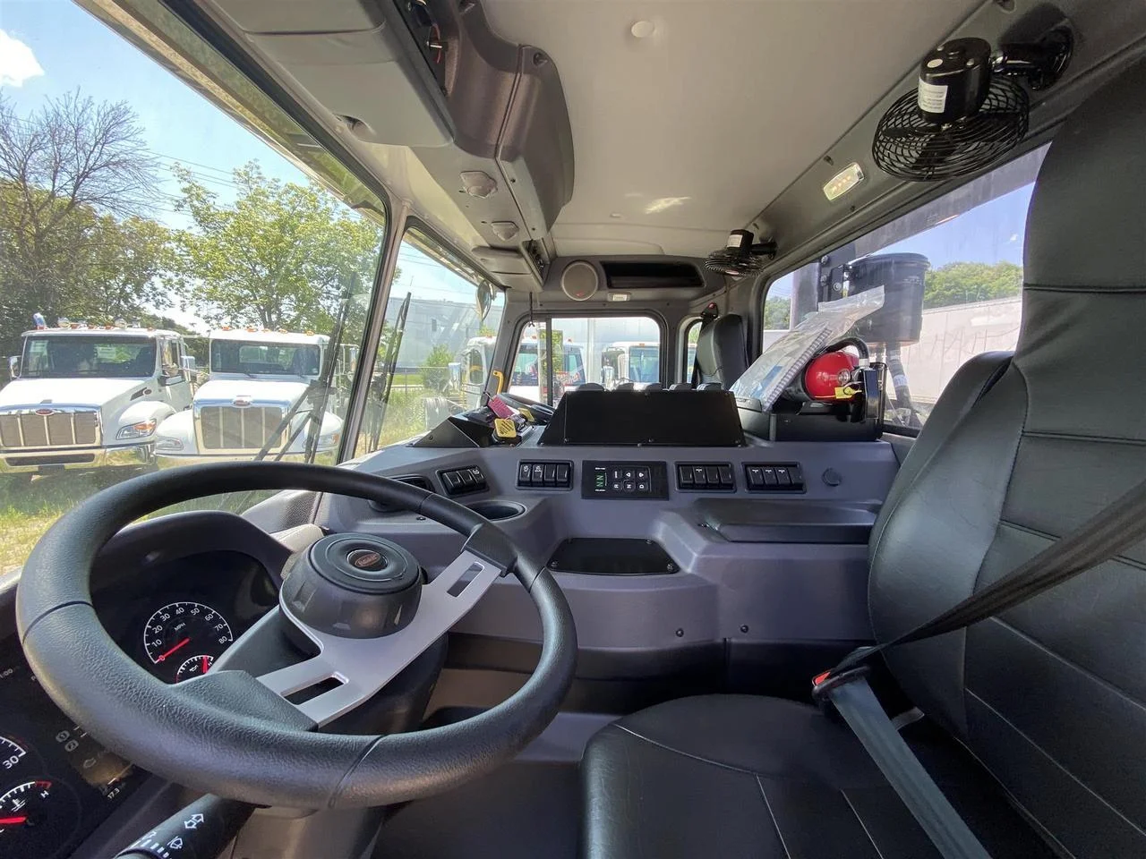 2025 Peterbilt 520 - image 7