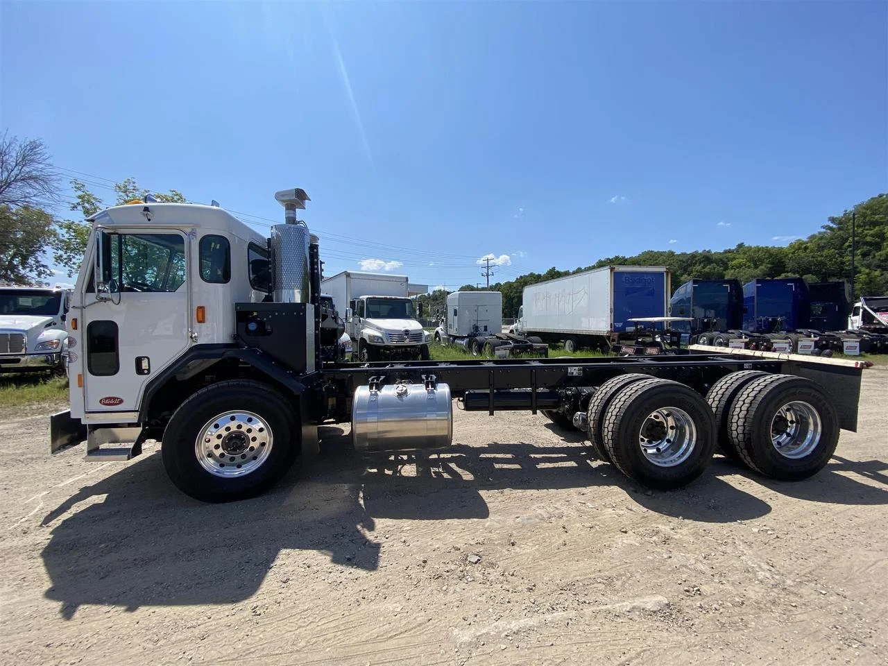 2025 Peterbilt 520 in Fargo, ND — photo 2