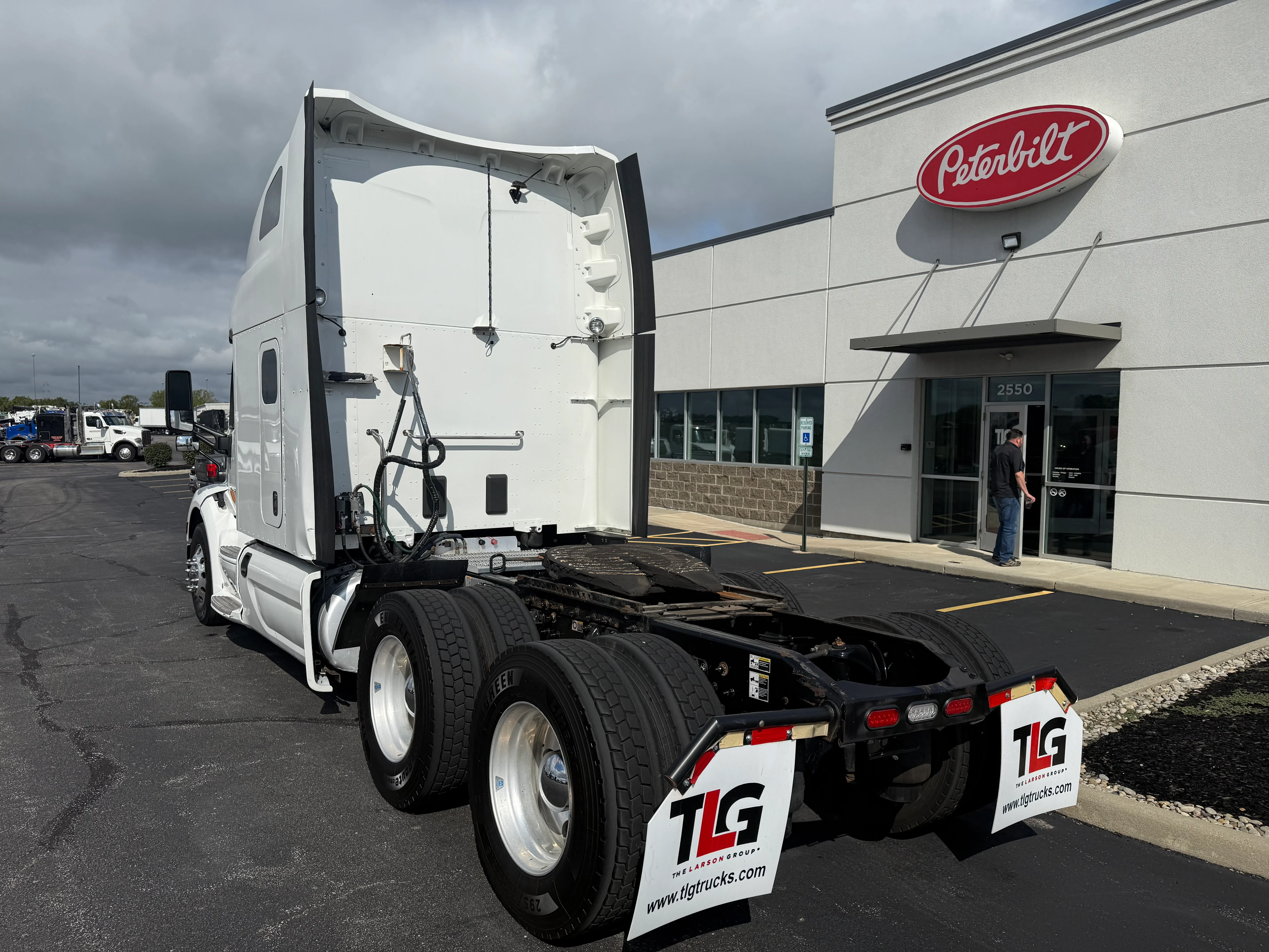 2019 Peterbilt 579 in Cincinnati, OH — photo 3
