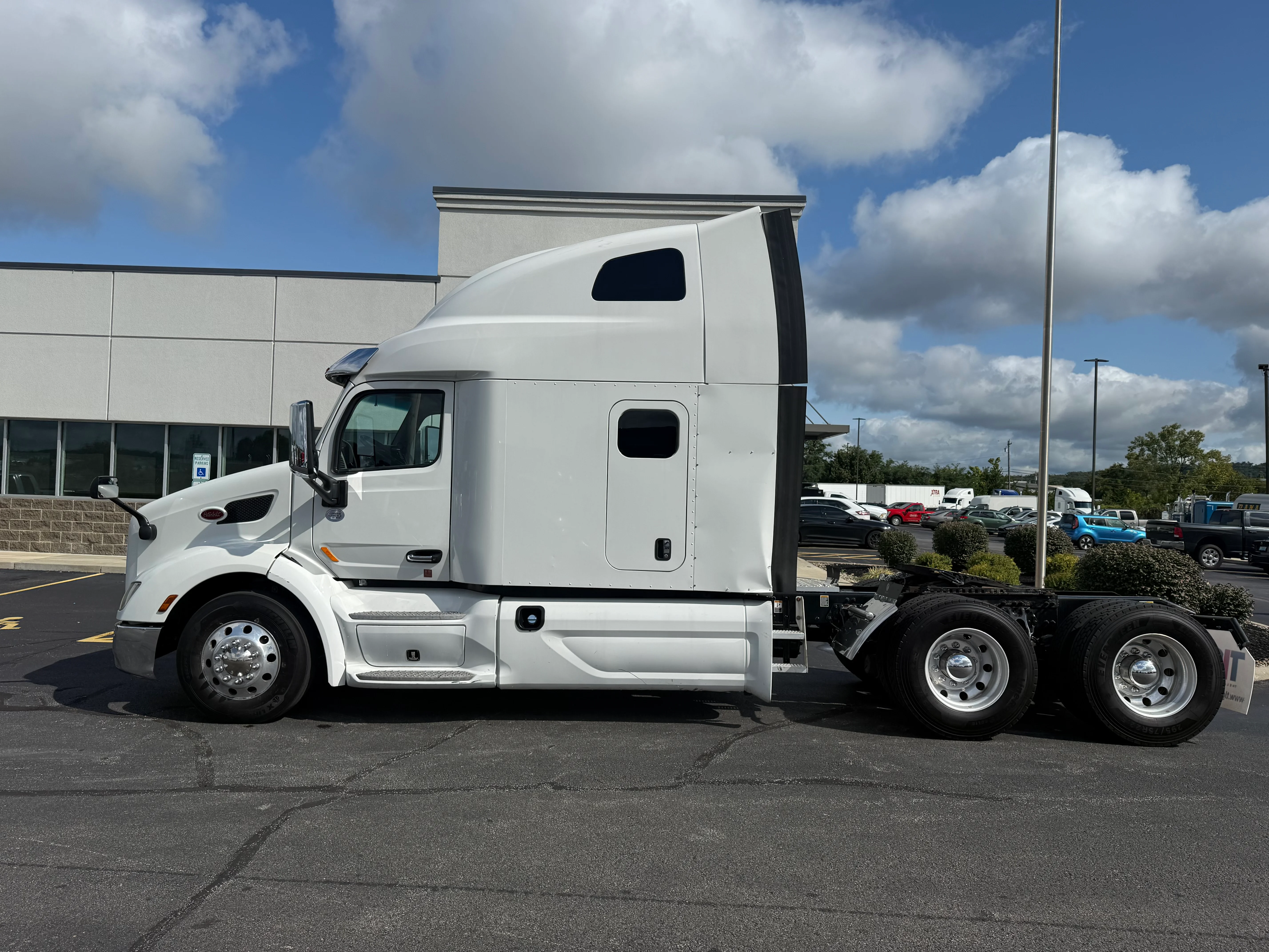 2019 Peterbilt 579 in Cincinnati, OH — photo 2