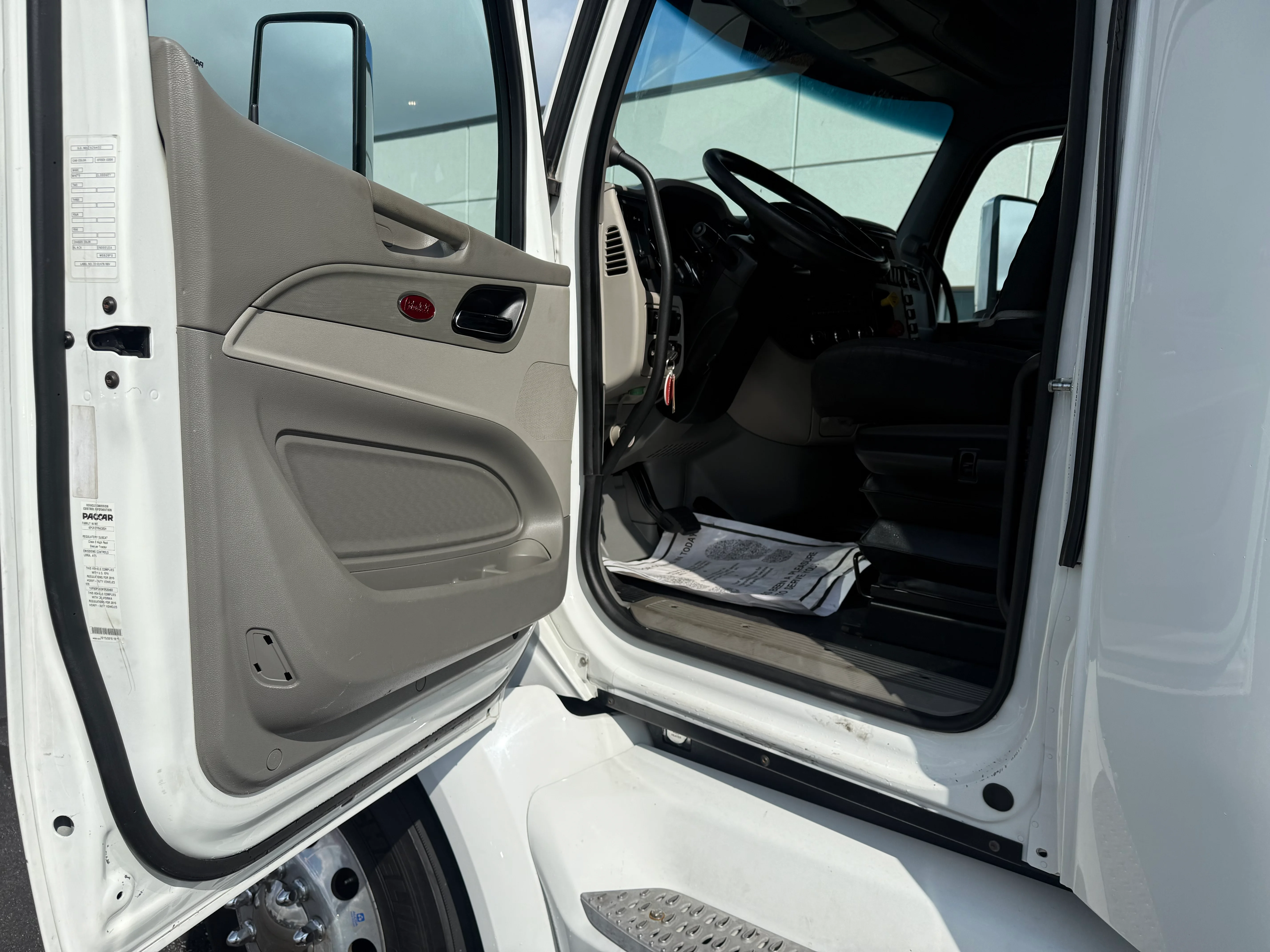 2019 Peterbilt 579 in Cincinnati, OH — photo 14