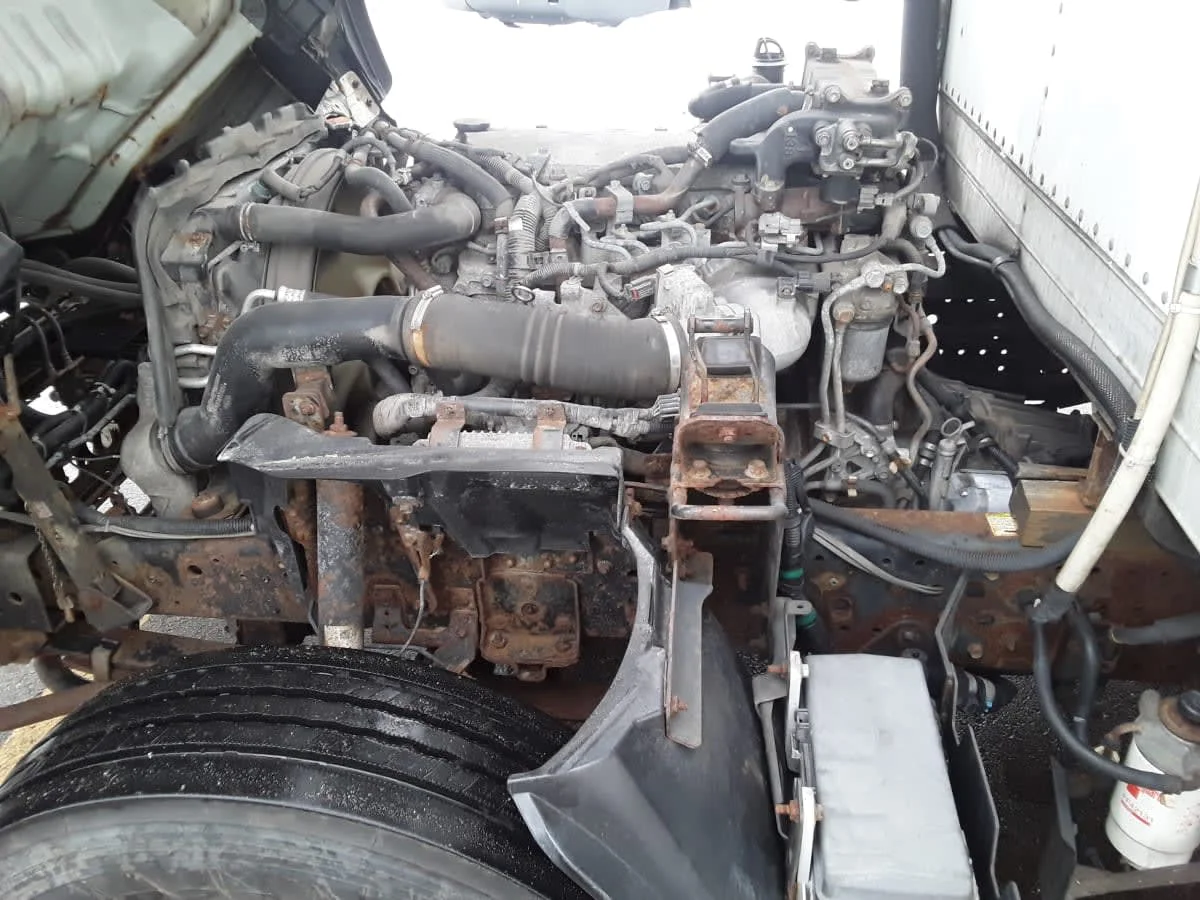 2018 Isuzu NPR - image 10