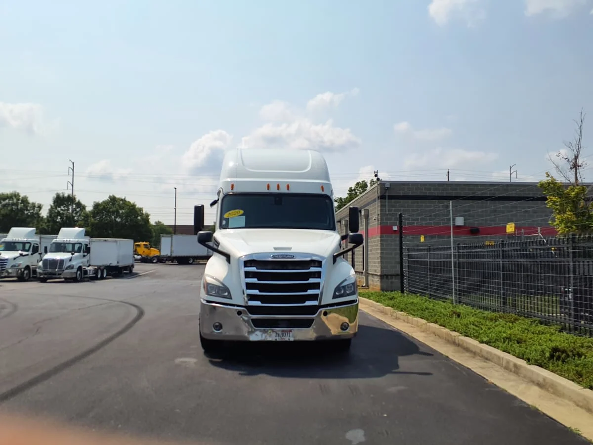2020 Freightliner Cascadia in Atlanta, GA — photo 2