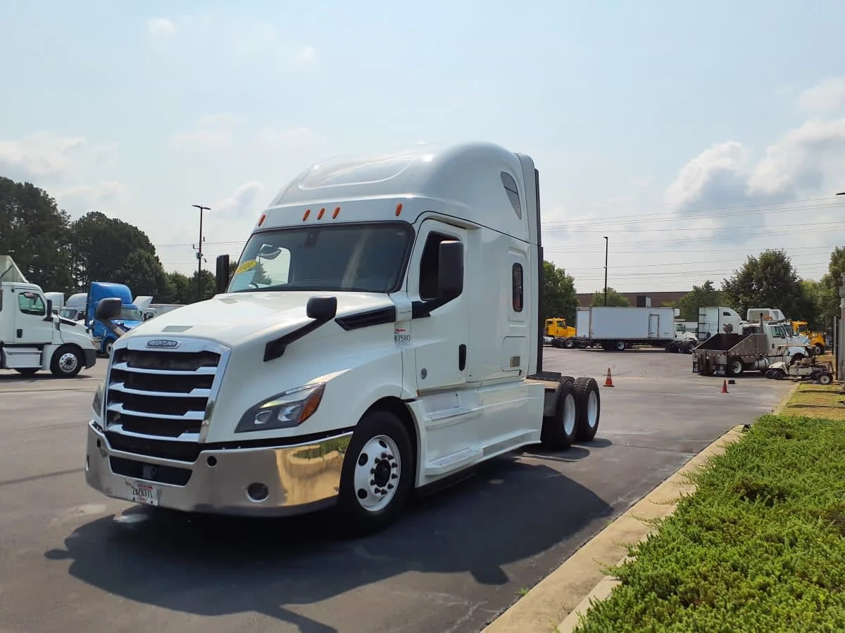 2020 Freightliner Cascadia in Atlanta, GA — photo 3