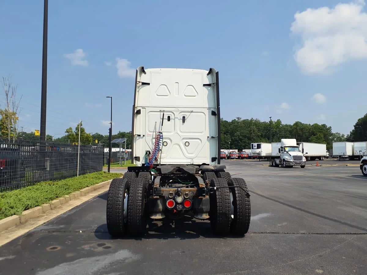 2020 Freightliner Cascadia in Atlanta, GA — photo 5