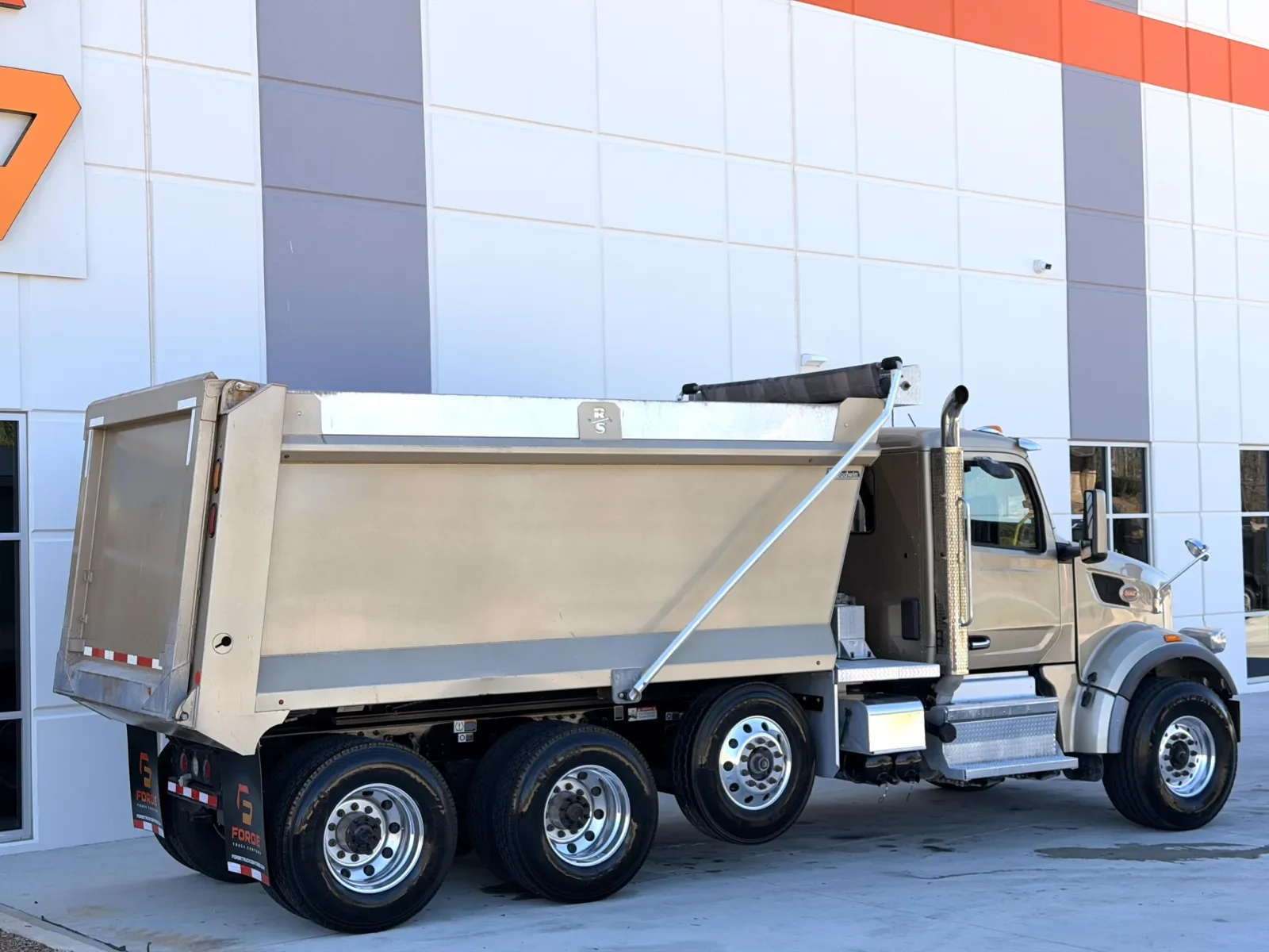 2024 Peterbilt 567 - image 6