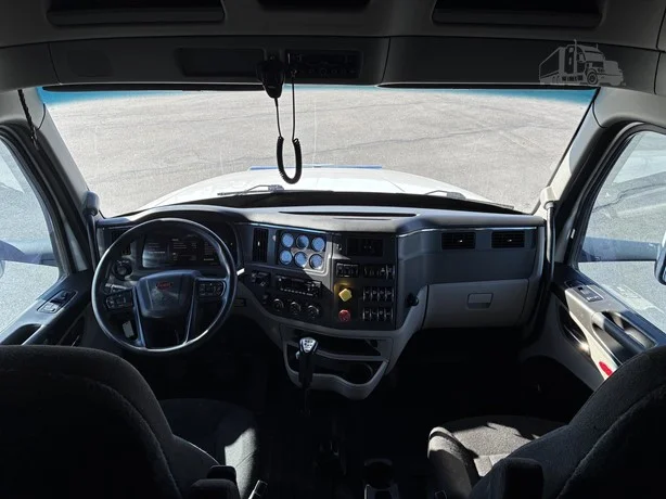 2023 Peterbilt 567 - image 40