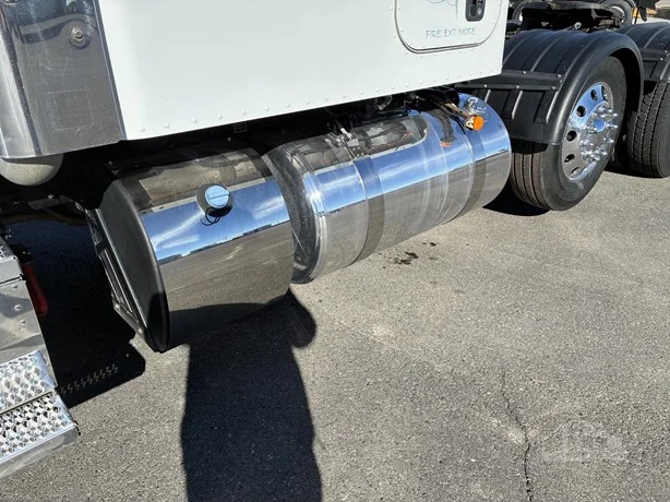 2023 Peterbilt 567 - image 13