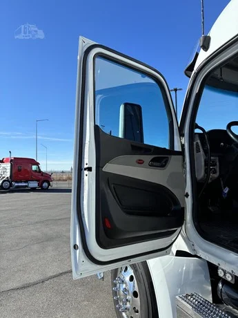 2023 Peterbilt 567 - image 33