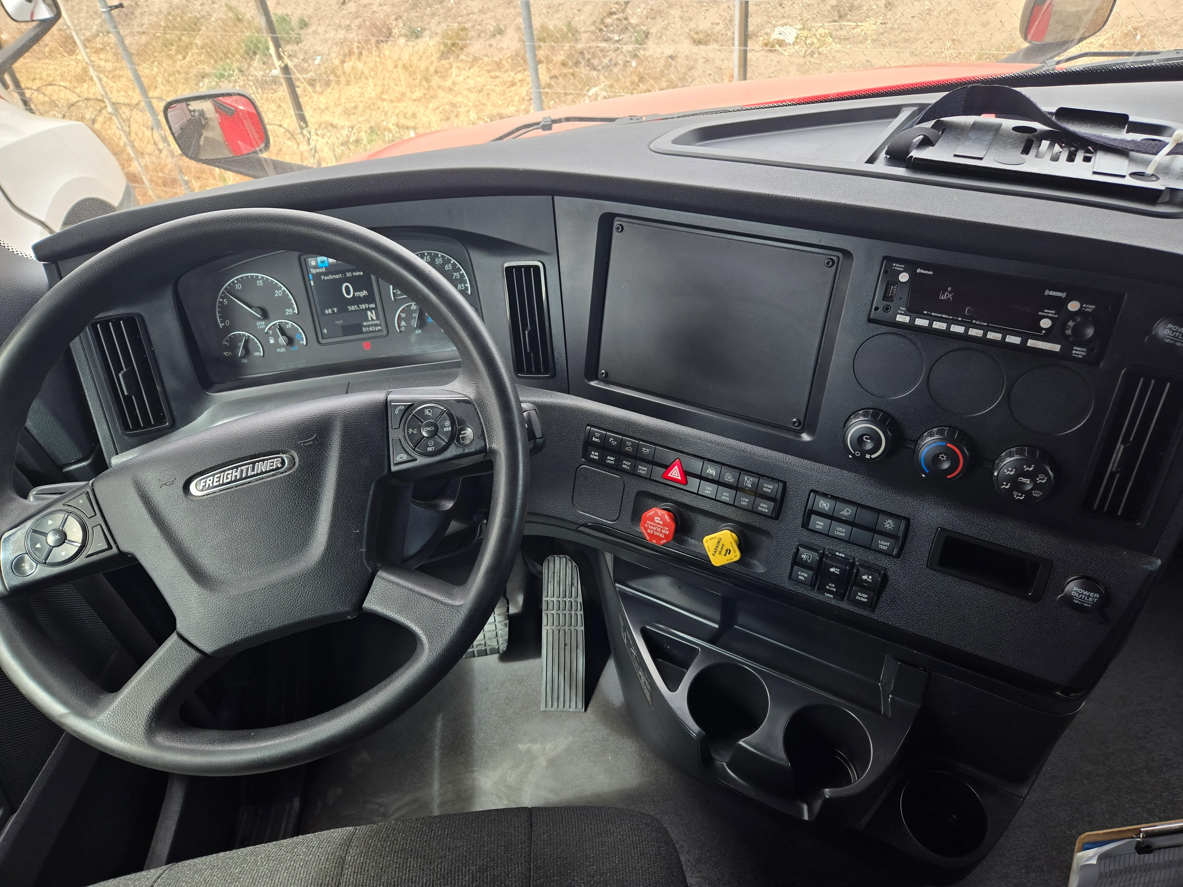 2023 Freightliner Cascadia in French Camp, CA — photo 9