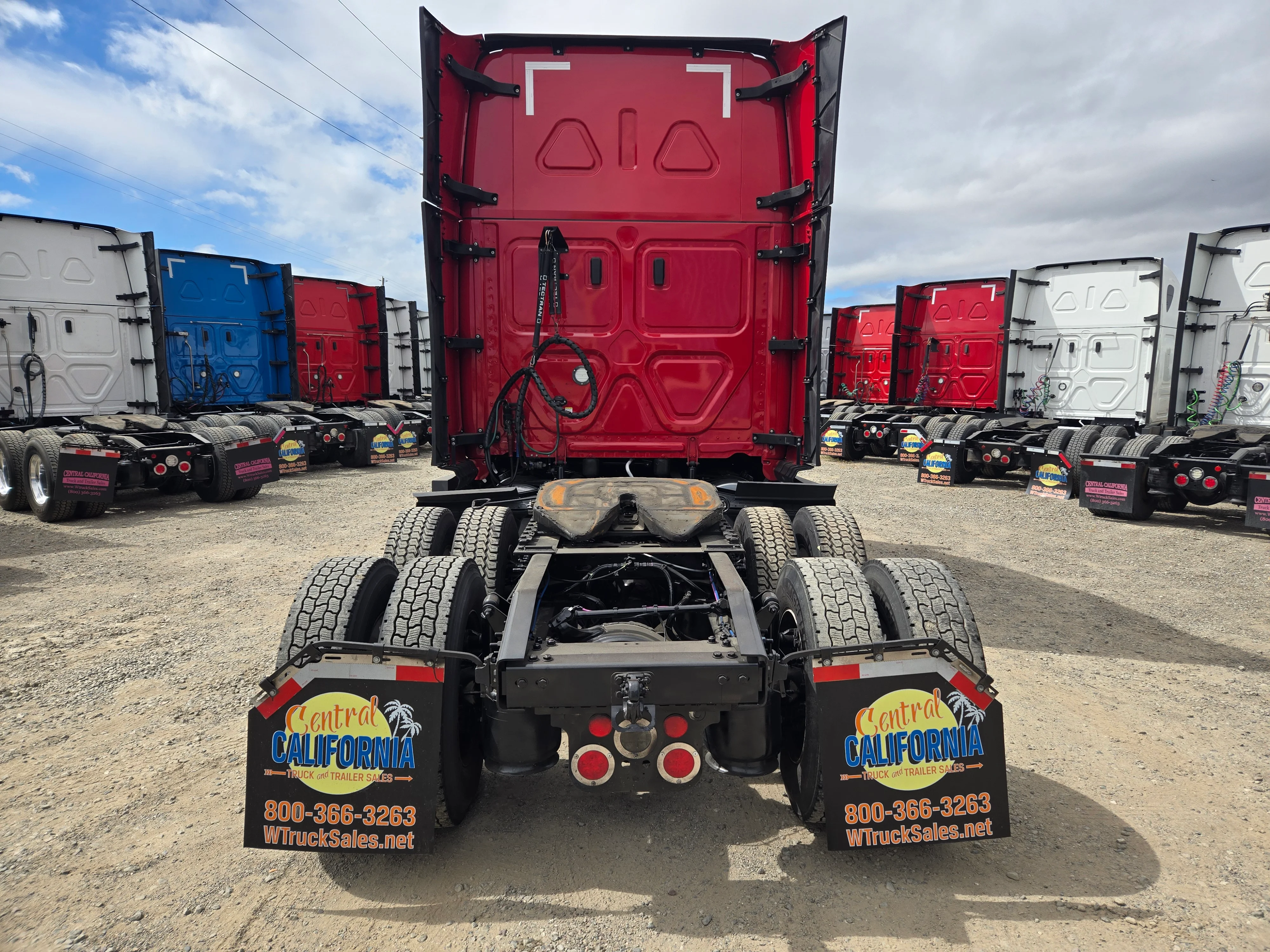 2023 Freightliner Cascadia in French Camp, CA — photo 6