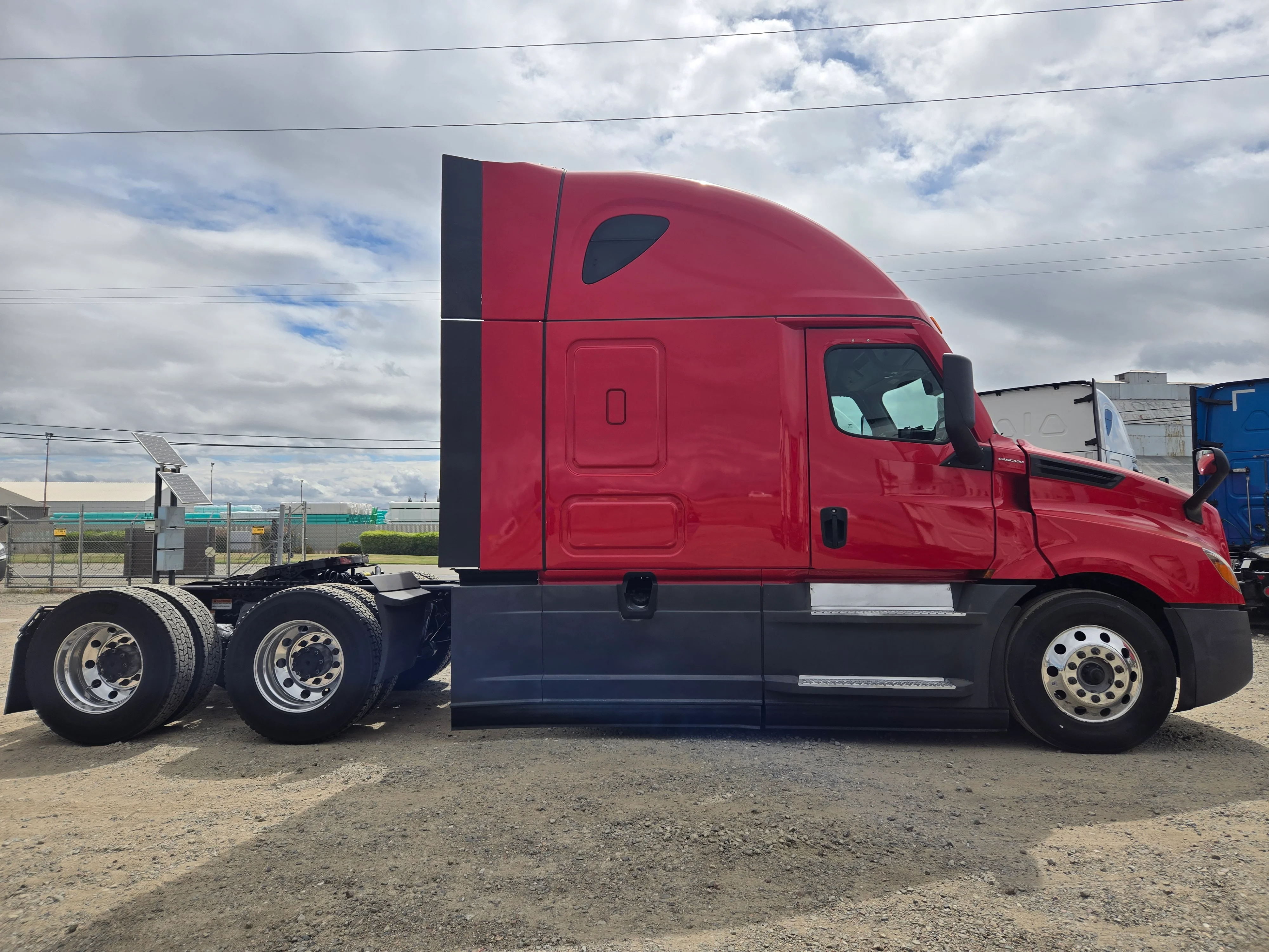 2023 Freightliner Cascadia in French Camp, CA — photo 4