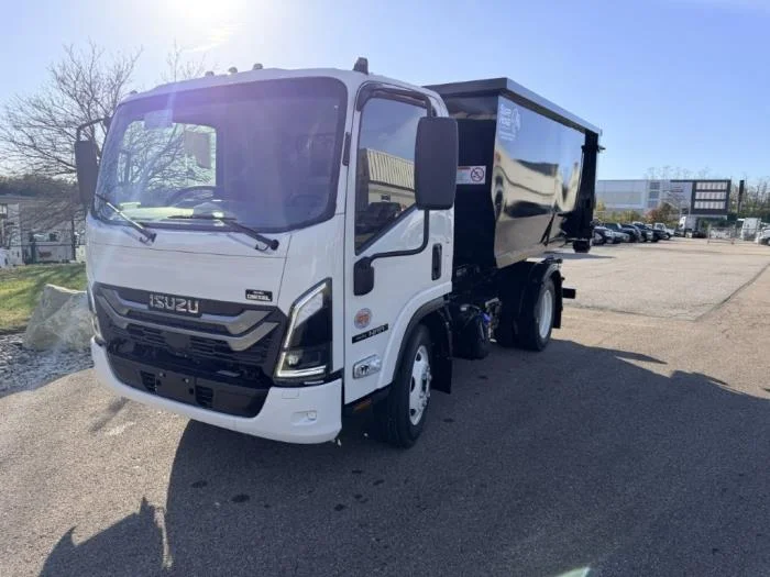 2025 Isuzu NRR - image 5